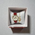 Set cadou damă – Ceas elegant cu curea roșie din piele ecologică + Brățară inimă